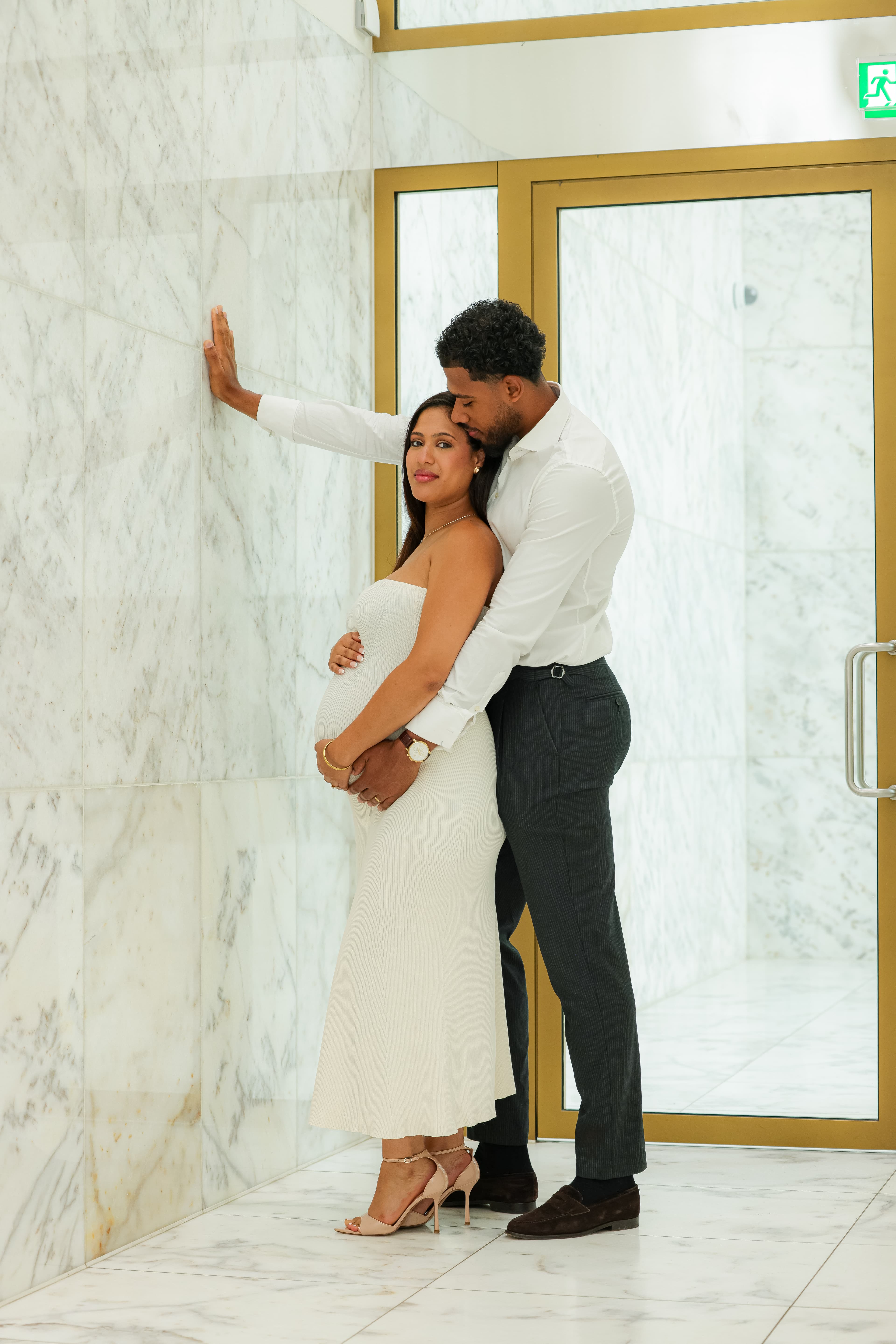 Romantic couple photographed by Emyshots
